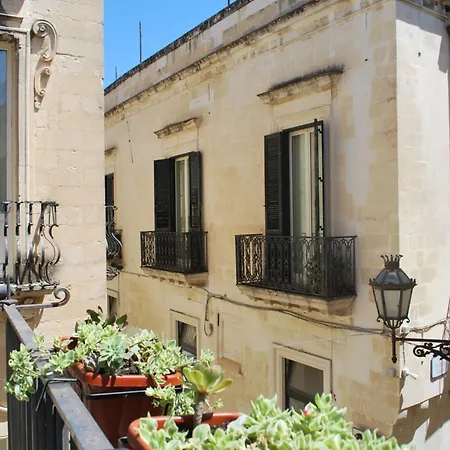 Palazzo Della Contessa - & Breakfast 4* Лечче